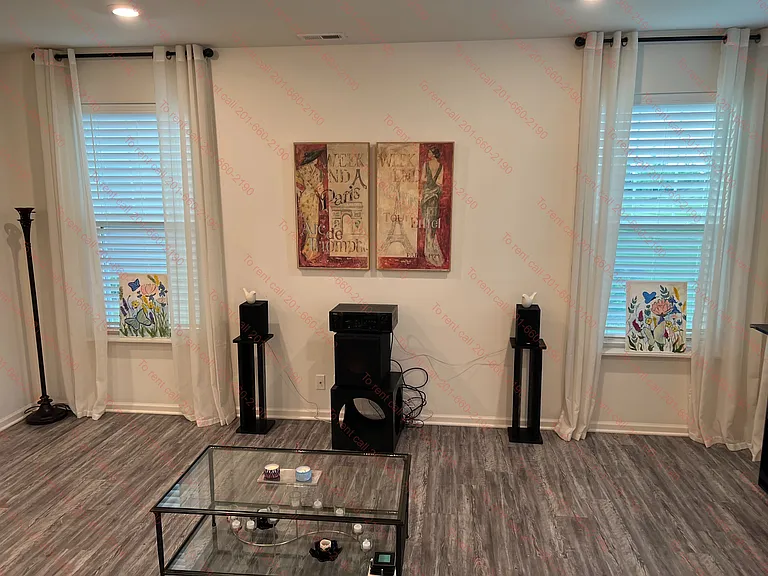 1060 Moraine Dr — Photo 6