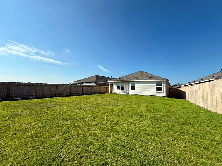 104 Donnington Dr — Photo 38
