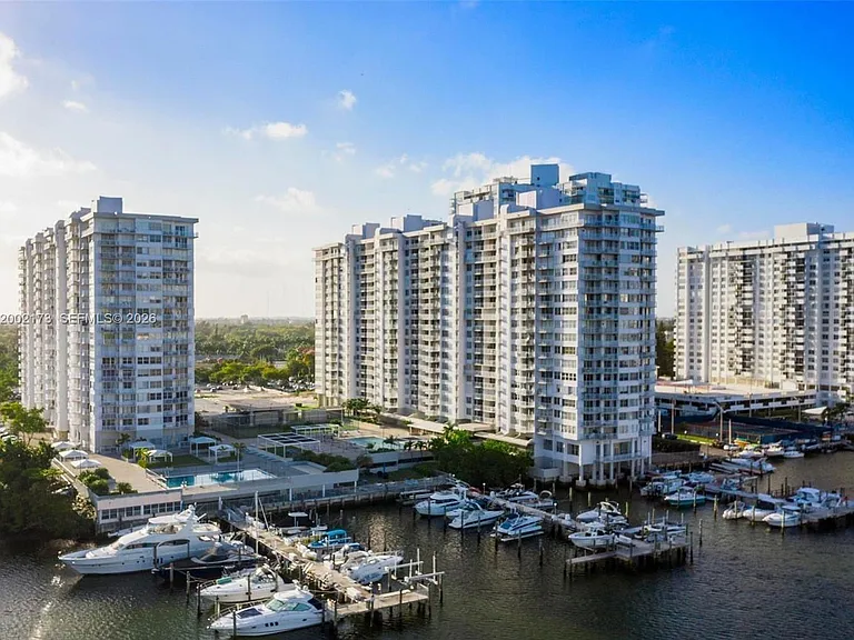 18041 Biscayne Blvd #801 — Photo 25