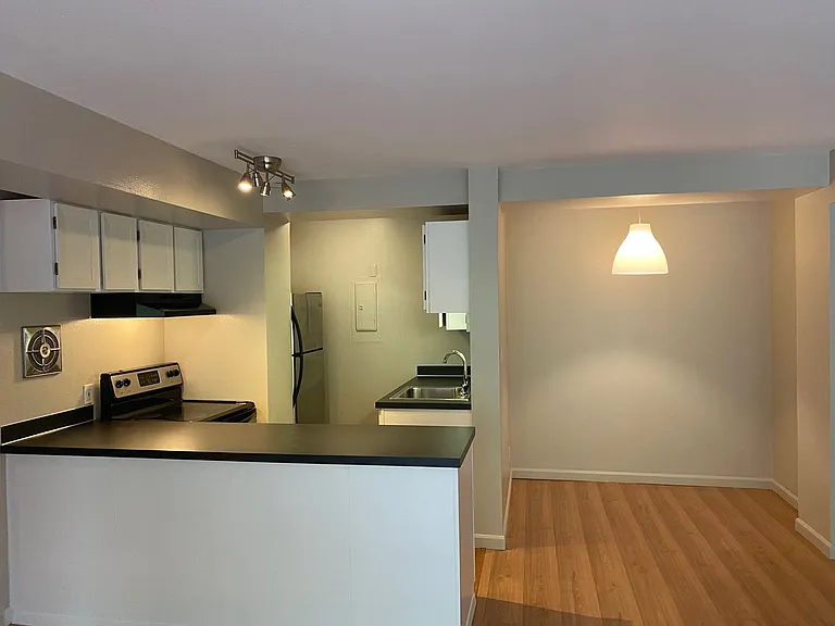 2020 Building — Photo 19