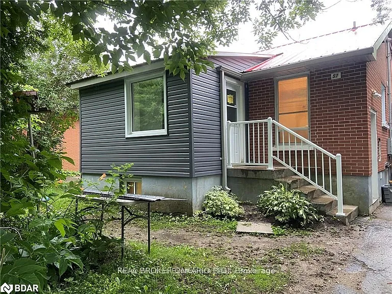 57 Hoover Cres — Photo 1