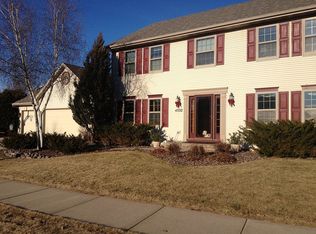 4332 N Windingbrook Dr, Appleton, WI 54913