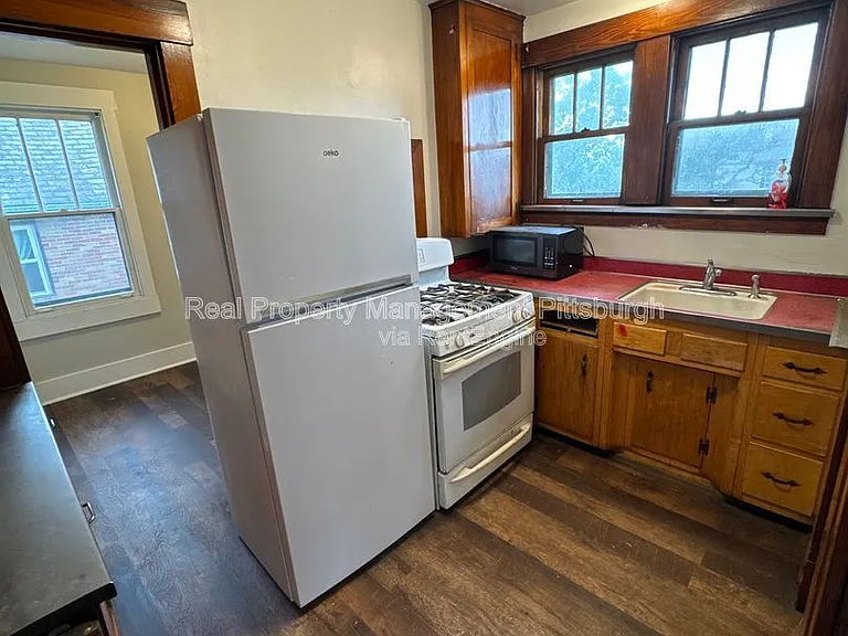 32 Sheridan Ave — Photo 6