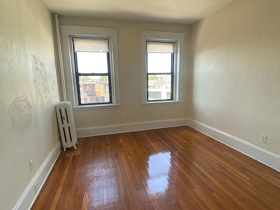 2nd image of 1135 Commonwealth Ave