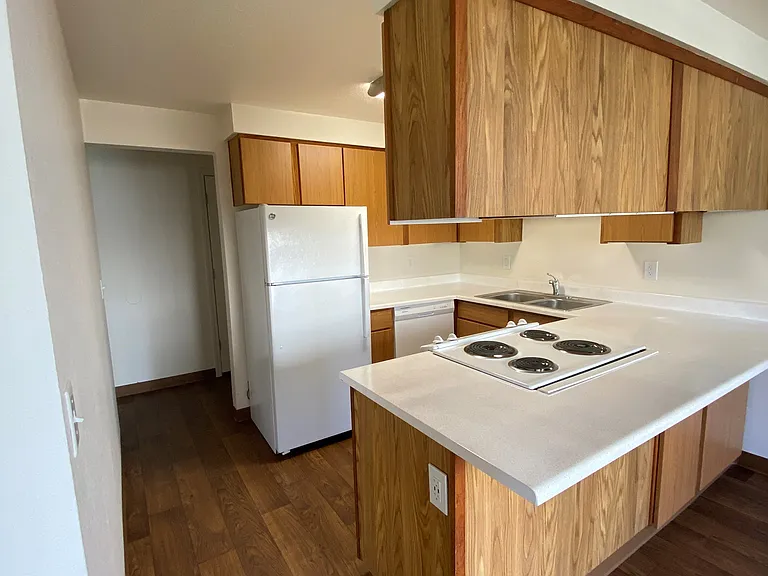 Willow Creek Apartments — Photo 27