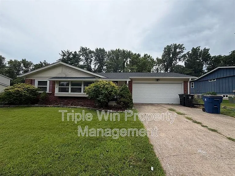 2372 Rockymont Dr — Photo 3