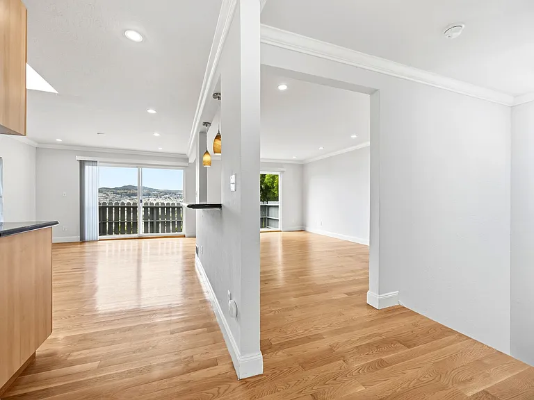 407 Joost Ave — Photo 3