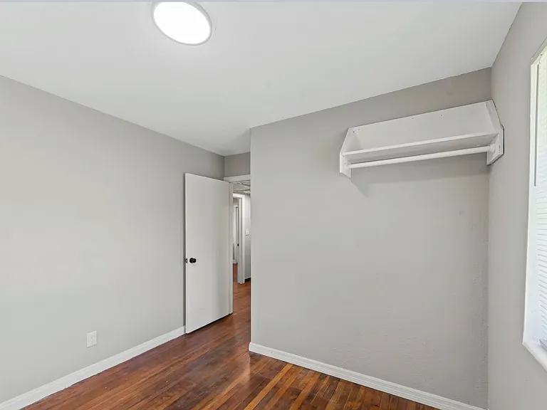 1184 Woodruff Ave — Photo 3