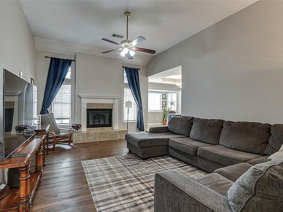 4th image of 11401 Wallace Ave