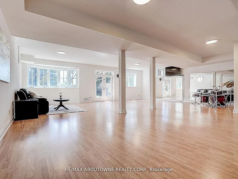 16 Gracedale Dr — Photo 34