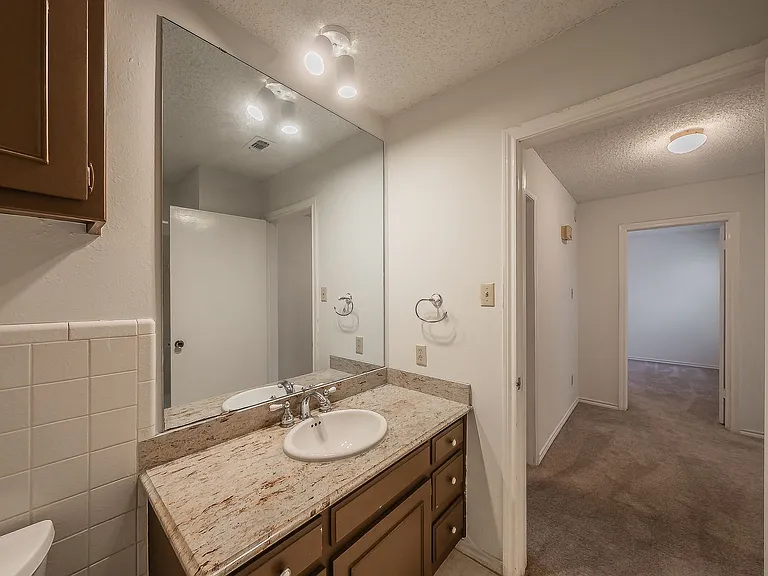3704 Hulen Park Dr — Photo 31