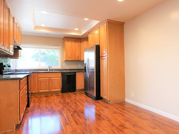 5th image of 4488 Darwin Dr