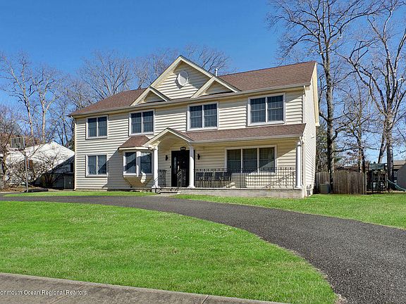3rd image of 153 Regent Dr