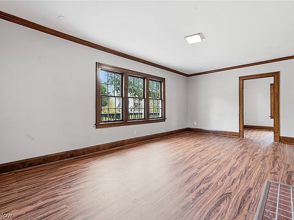 5th image of 814 Crestview Ave