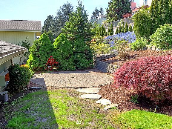4th image of 3714 Northshore Boulevard NE