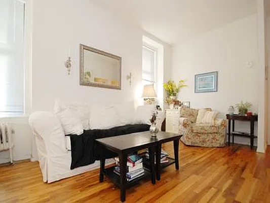 Rented by Buchbinder & Warren | media 17