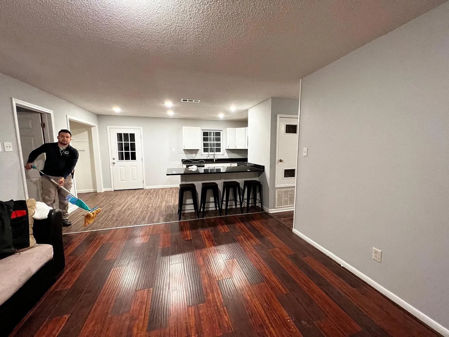 4 bed, 1500 sqft, $1,550 — Photo 2