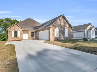 216 E Briar Lake Dr, Starkville, MS 39759