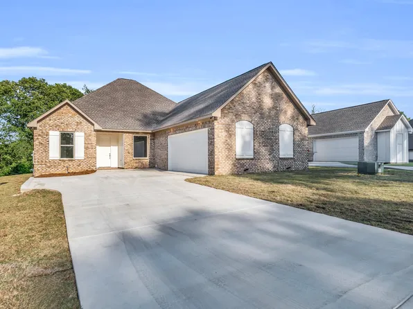 216 E Briar Lake Dr, Starkville, MS 39759