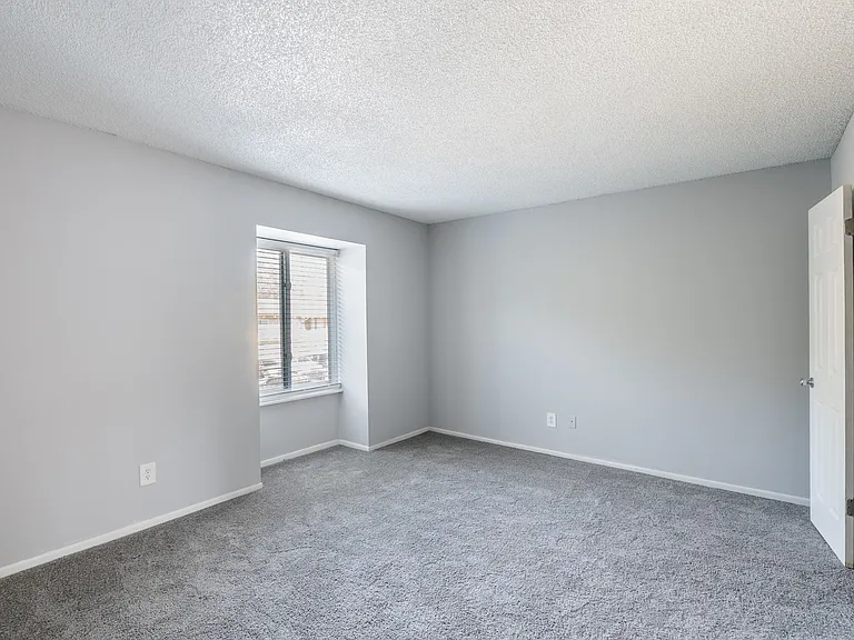 River View Apartments — Photo 25
