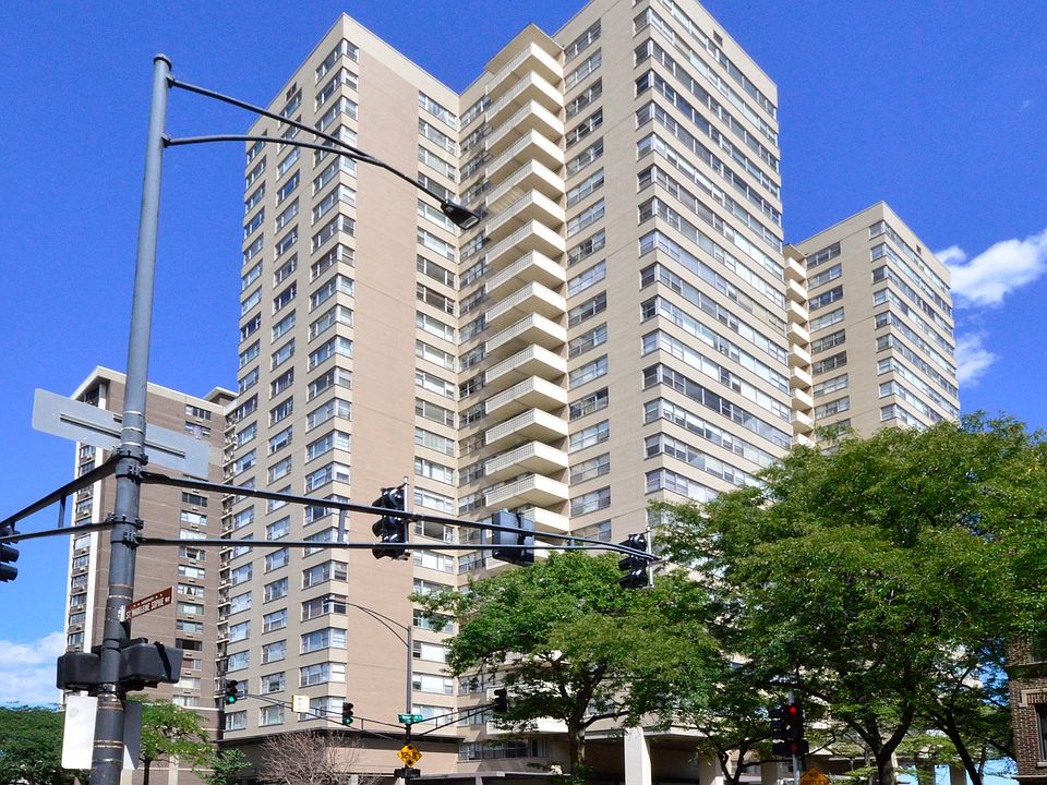 1st image of 6301 N Sheridan Rd APT 6N