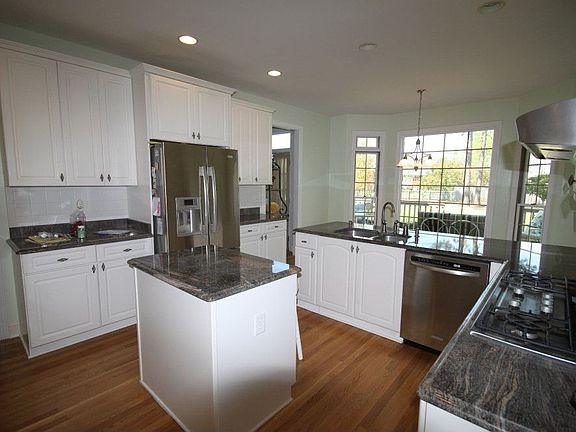 4th image of 511 Macon Ct