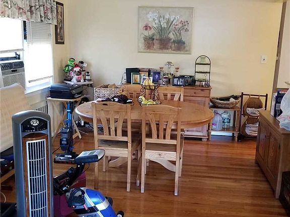 5th image of 121 Clement Ave
