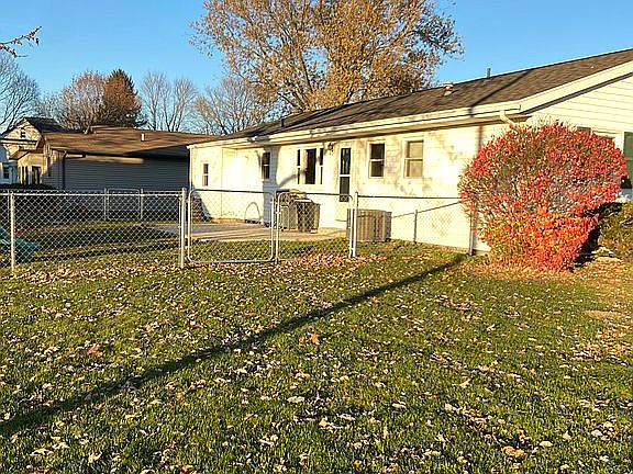 2nd image of 305 N Greenlawn Ave