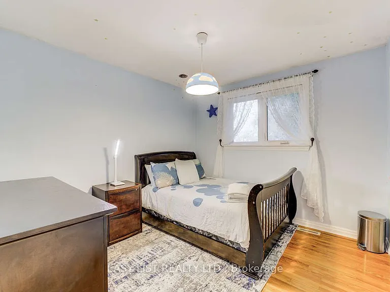 946 McBride Ave — Photo 9