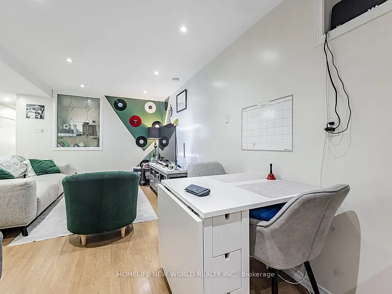 669 Woodbine Ave — Photo 11