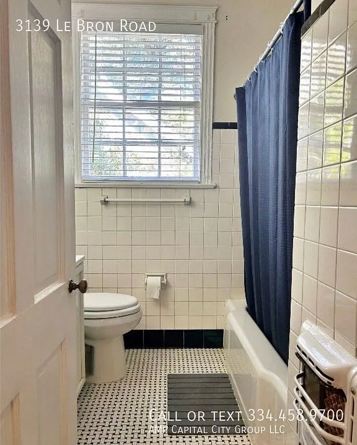Charming Cloverdale Duplex Spacious 1 Bed, Hardwood Floors & Prime Location! — Photo 4