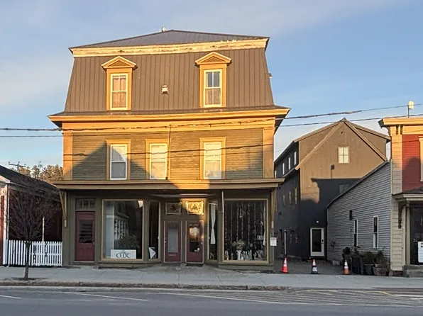 81 Main St APT 2, Lancaster, NH 03584