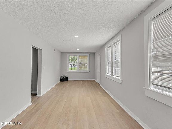 3rd image of 2304 5TH Avenue