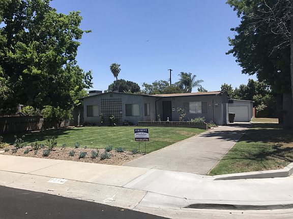 3rd image of 965 W Rosewood Ct