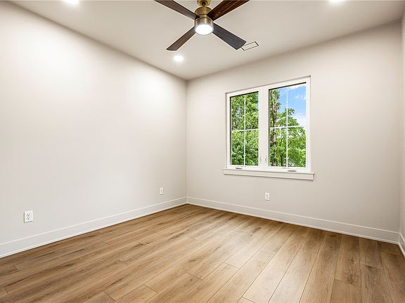 4th image of 14 Winchester Ln