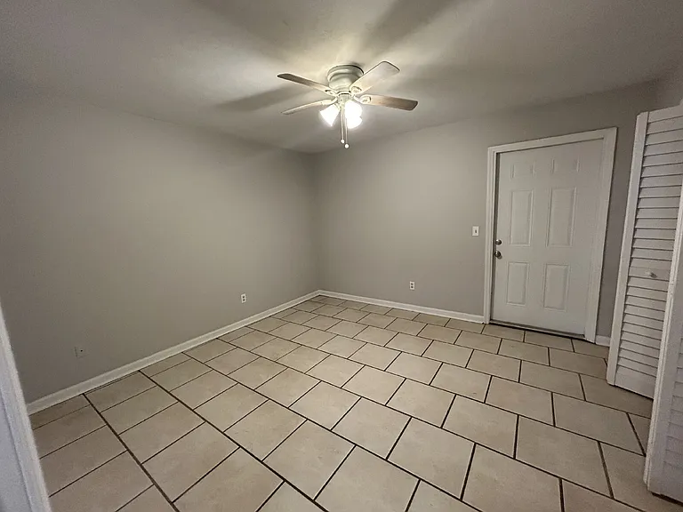 1254 Continental Ct — Photo 13