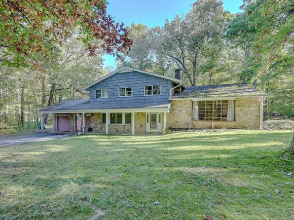 9408 Robinhood Cir, Westerville, OH 43082
