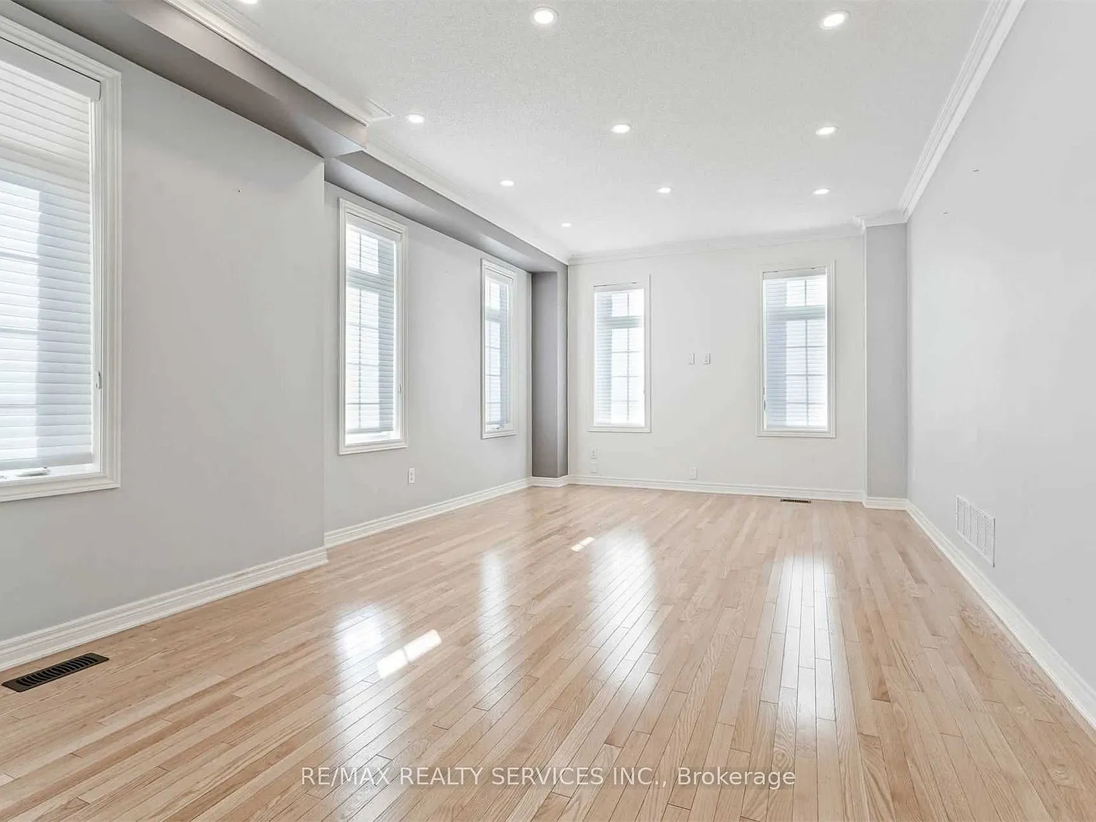4 bed, $3,850 — Photo 4