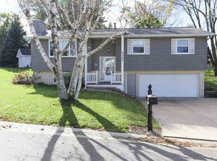 2360 Wintergreen Dr, Dubuque, IA 52002