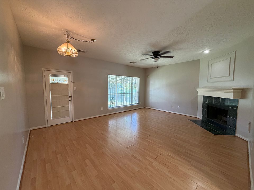 1st image of 13403 Agarita Ln