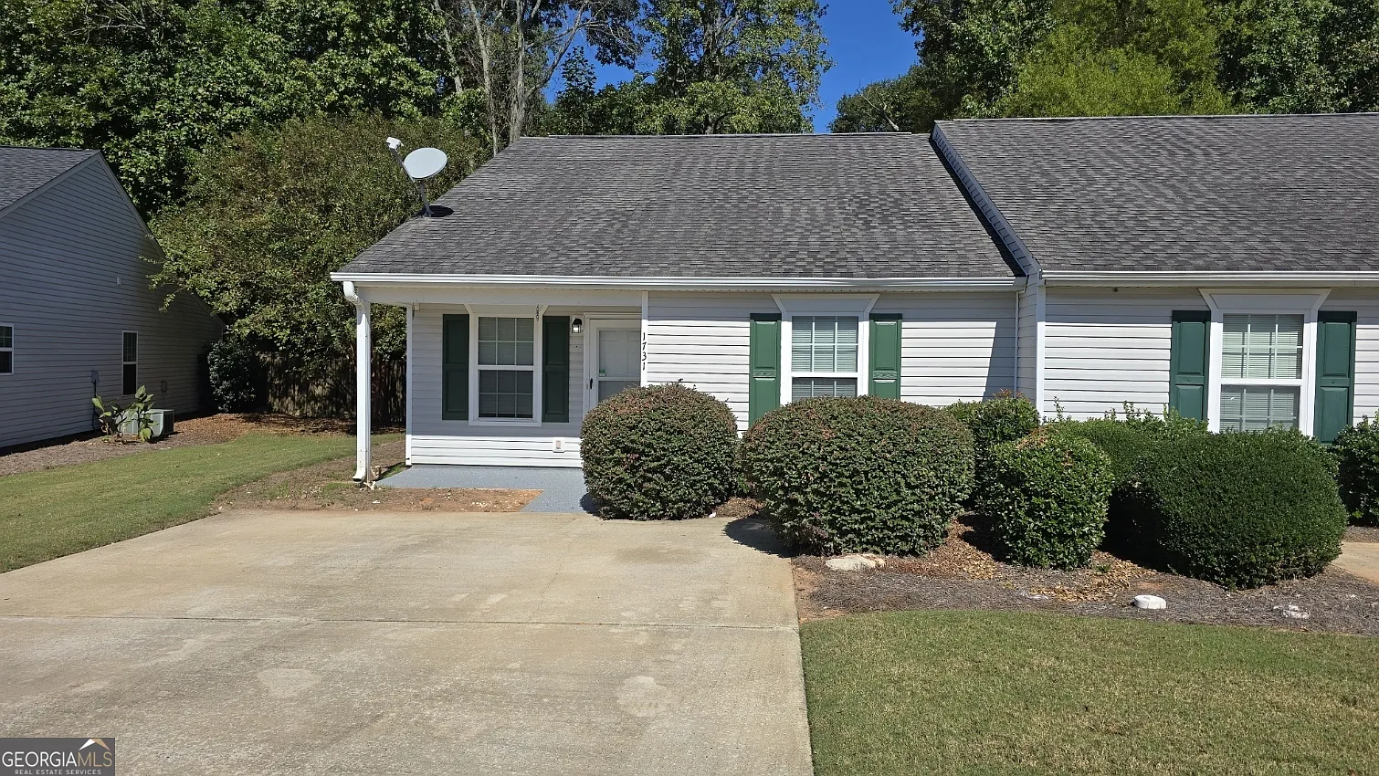 1731 Summerwoods Ln photo 1