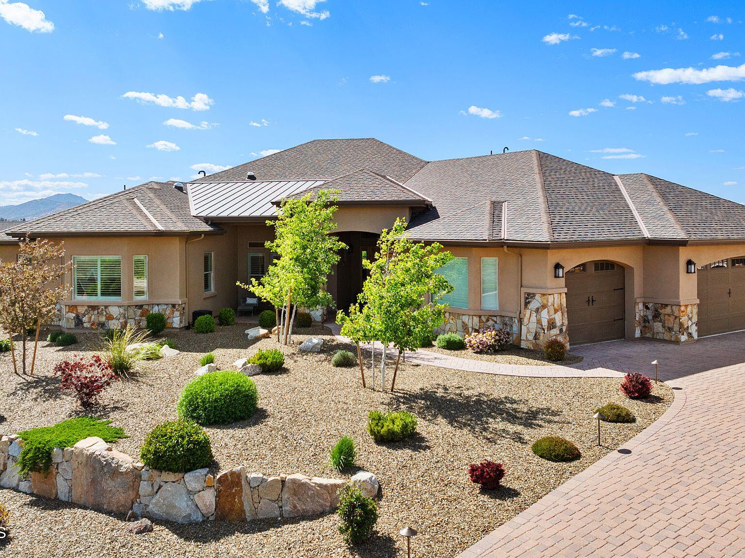 1032 Vantage Point Cir