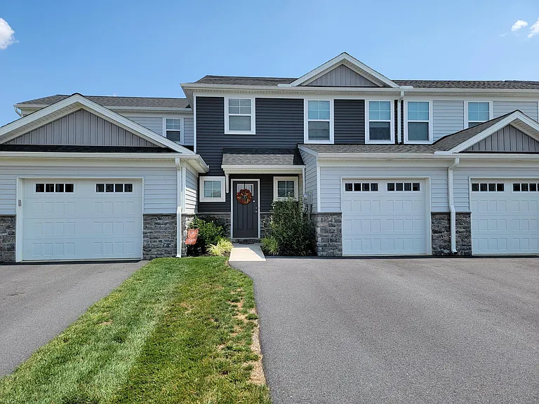 21 Cobblestone Ct — Photo 1