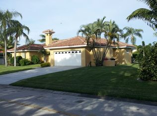 2000 Point Overlook Dr NE, Saint Petersburg, FL 33703