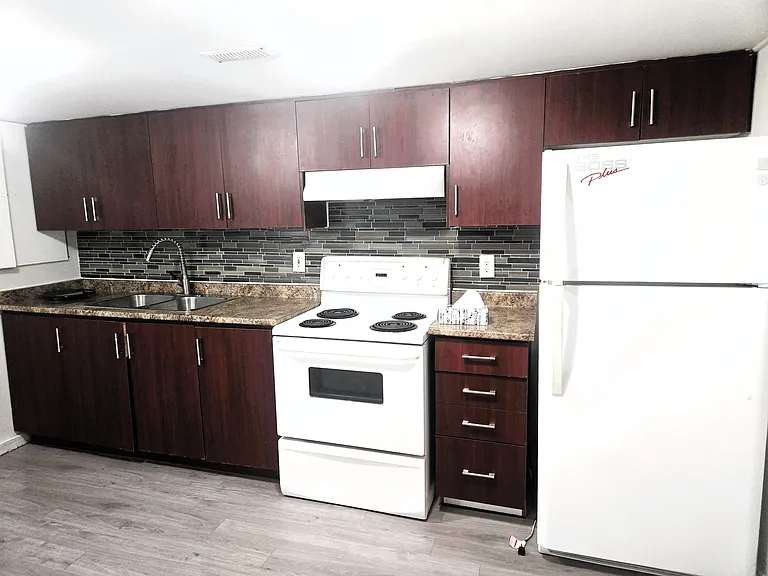 5 Juliana Sq — Photo 7