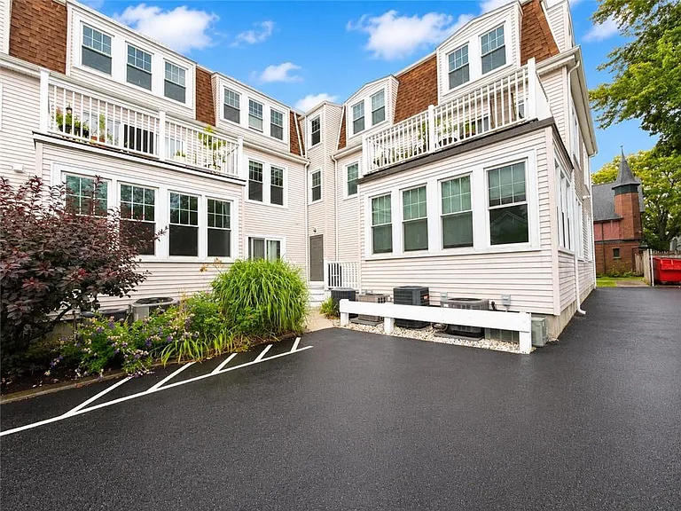 8 Slocum St #9 — Photo 13