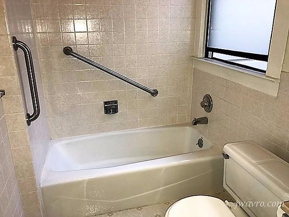 5th image of 1465 Washington St