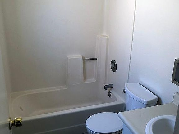 bathroom 1 - 2 bedroom 2 bath apartment for rent in Las Vegas