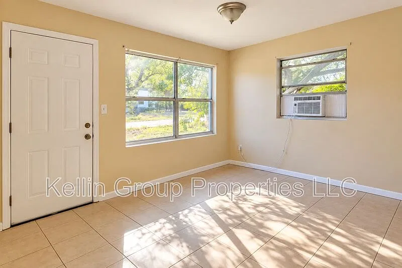 2 bed, 1.0 bath, 624 sqft, $870 — Photo 2