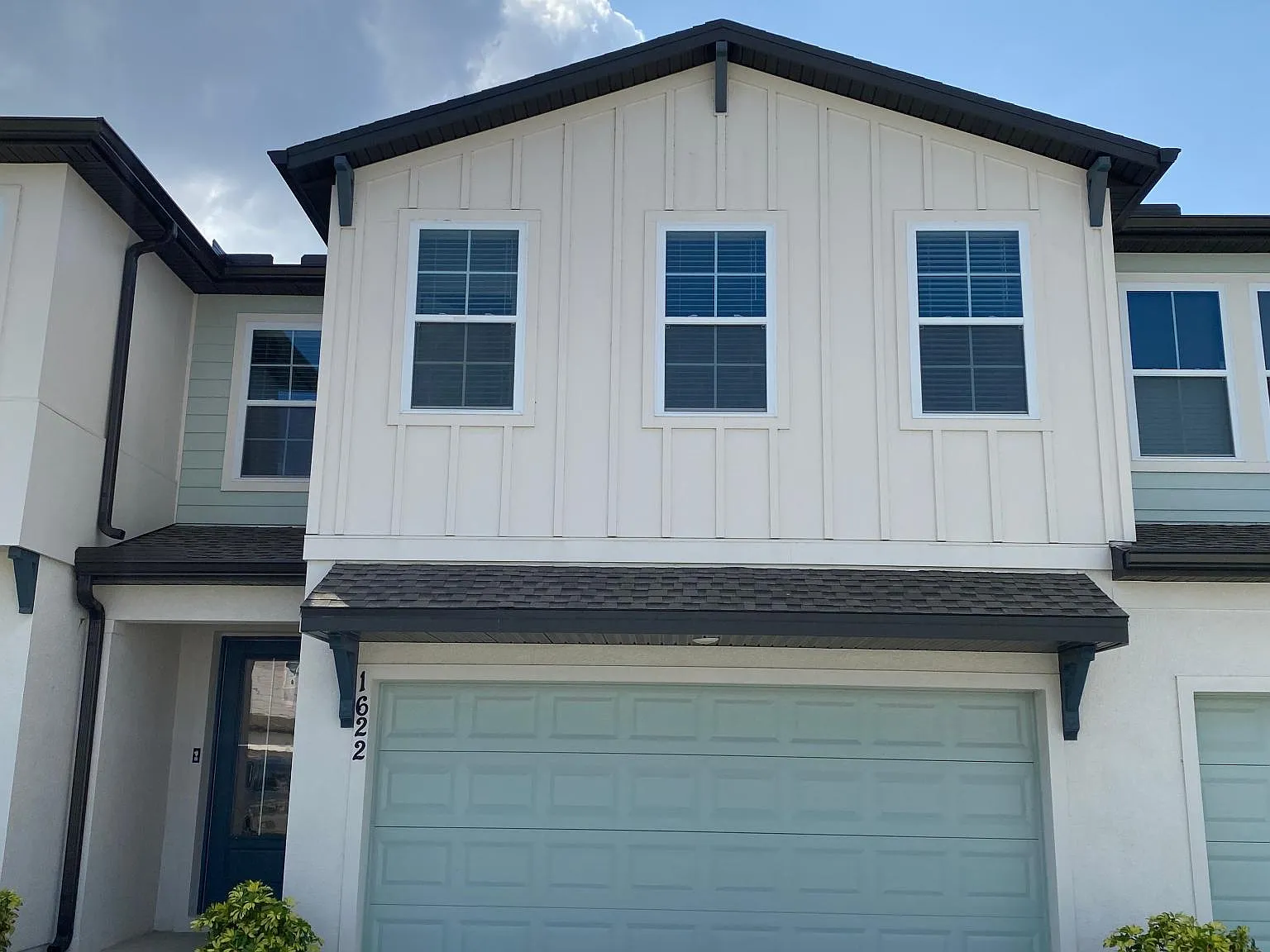 3 bed, 2.5 bath, 2117 sqft, $2,250 — Photo 2